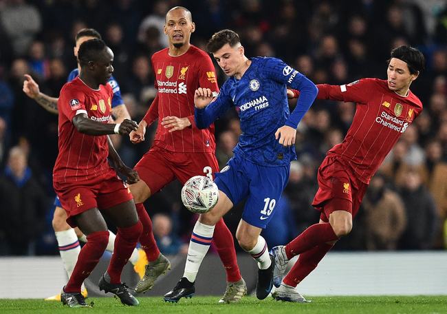 记者：汶马探赛后与海港助教约翰交换队服，两人曾在横滨合作